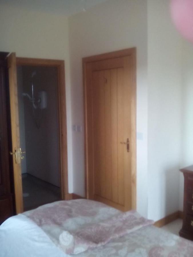 Bed and Breakfast April House Barrock Екстер'єр фото