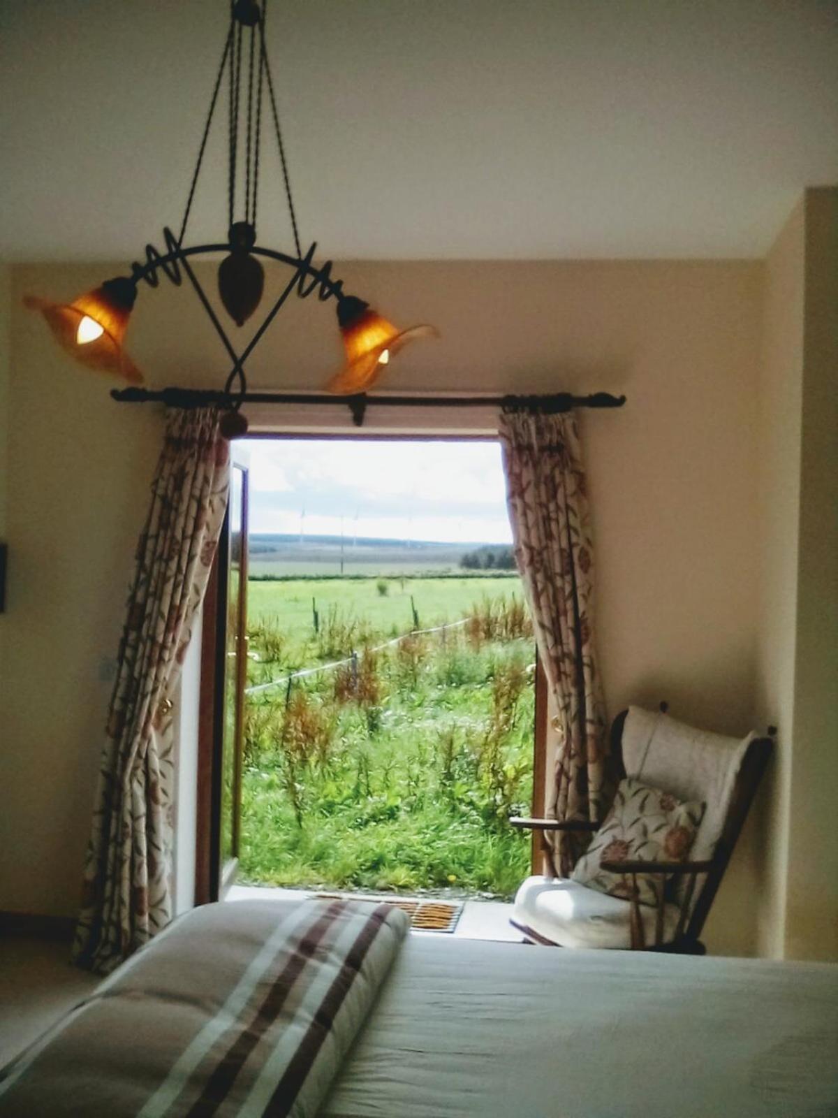 Bed and Breakfast April House Barrock Екстер'єр фото