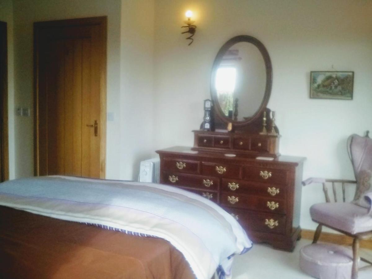 Bed and Breakfast April House Barrock Екстер'єр фото