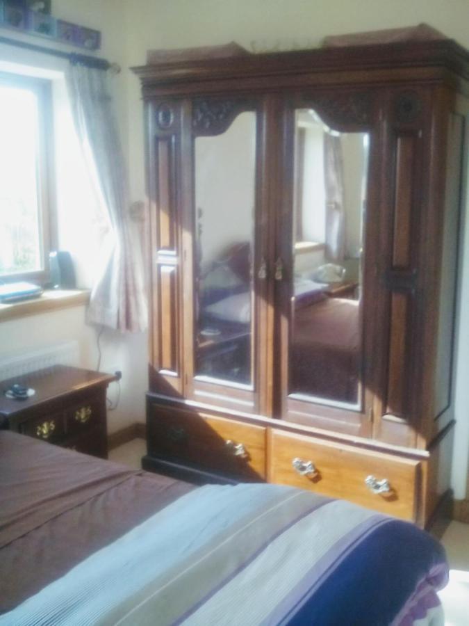 Bed and Breakfast April House Barrock Екстер'єр фото