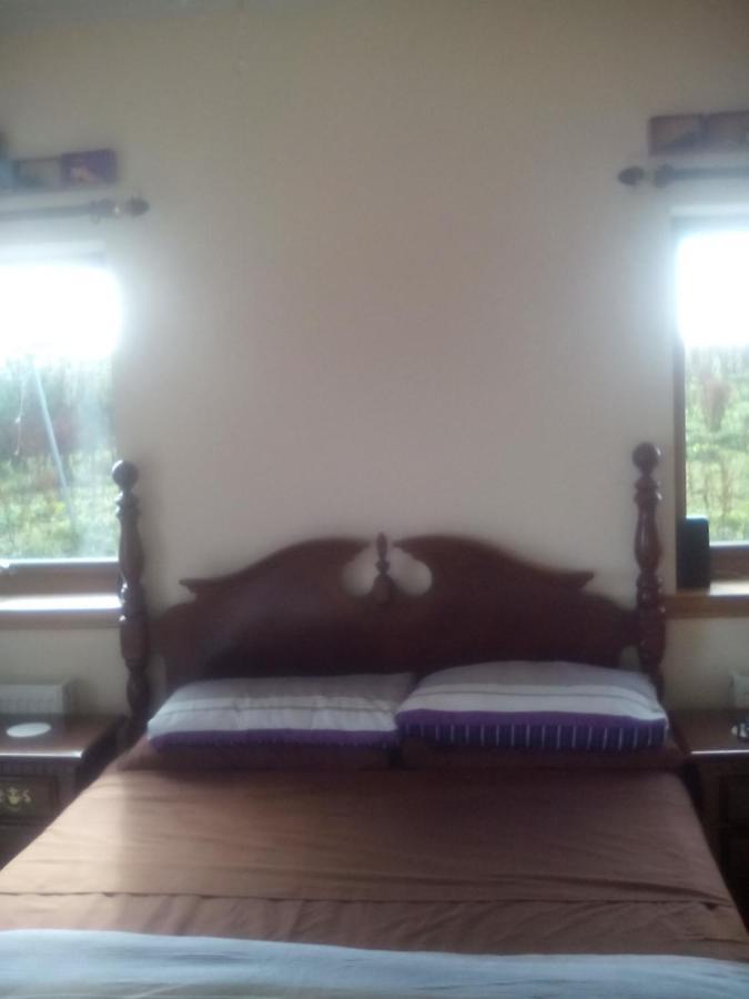 Bed and Breakfast April House Barrock Екстер'єр фото